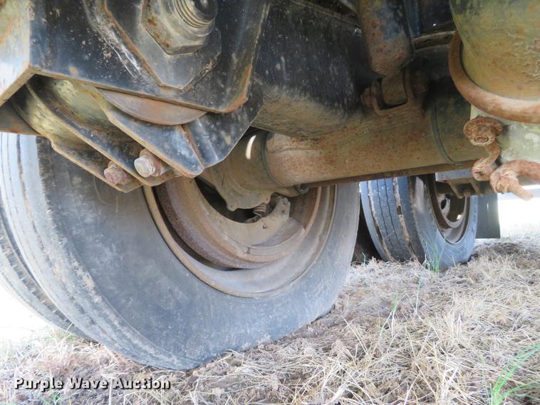 image for item DG3943 2000 Tarasport flatbed trailer