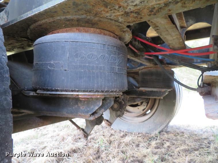 image for item DG3943 2000 Tarasport flatbed trailer