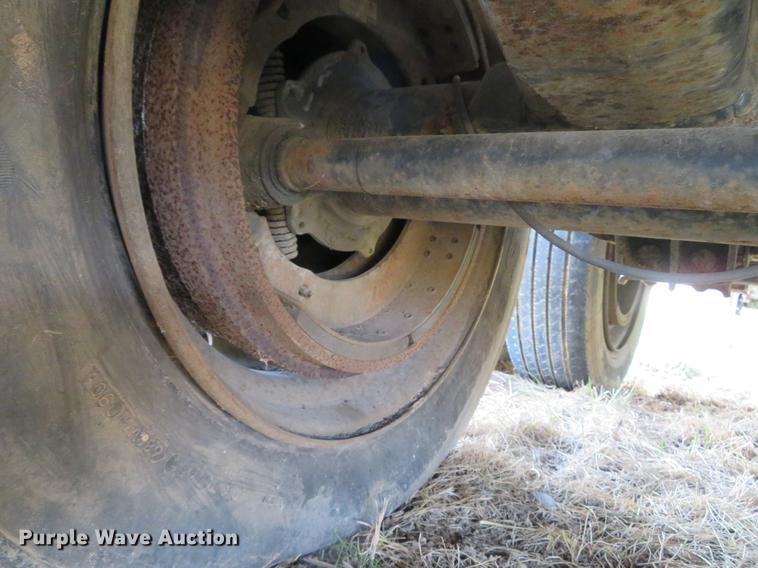 image for item DG3943 2000 Tarasport flatbed trailer