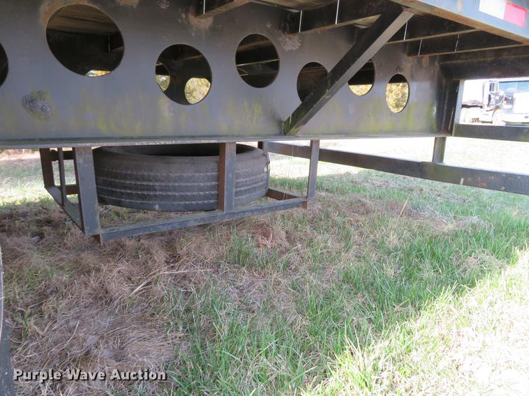 image for item DG3943 2000 Tarasport flatbed trailer