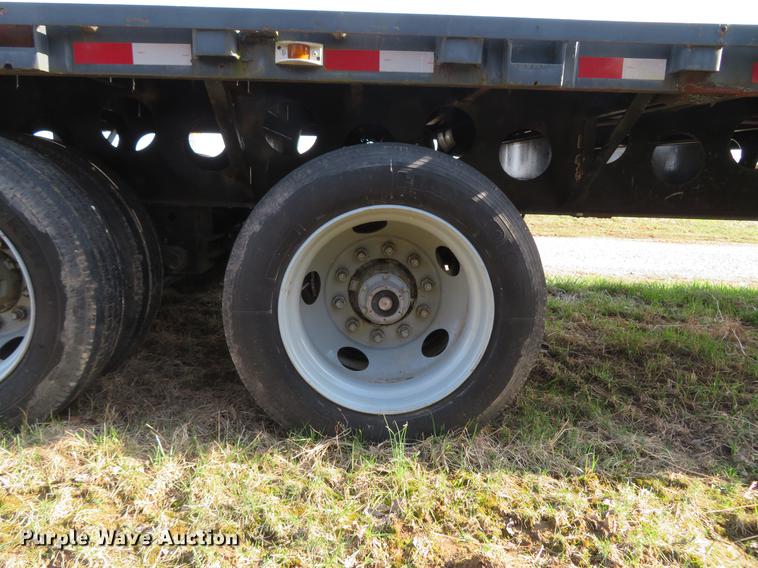 image for item DG3943 2000 Tarasport flatbed trailer