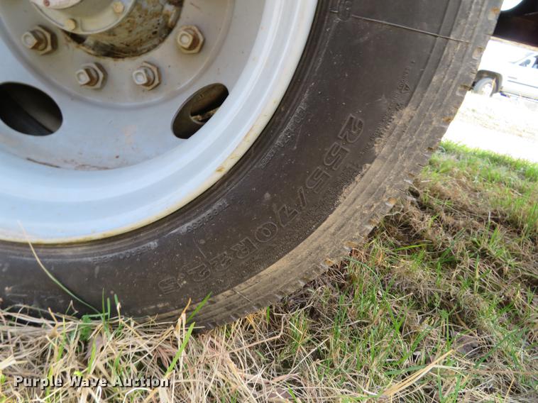 image for item DG3943 2000 Tarasport flatbed trailer