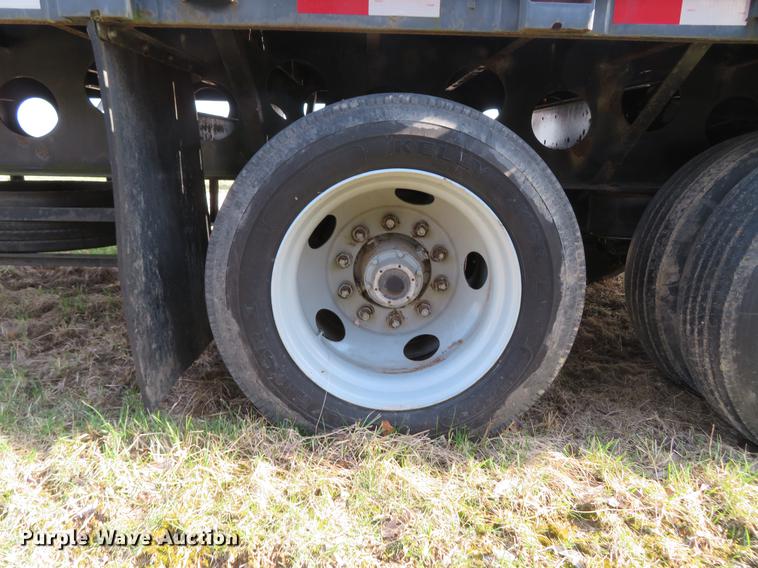 image for item DG3943 2000 Tarasport flatbed trailer