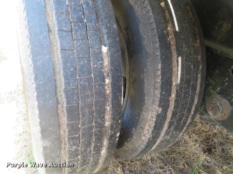 image for item DG3943 2000 Tarasport flatbed trailer