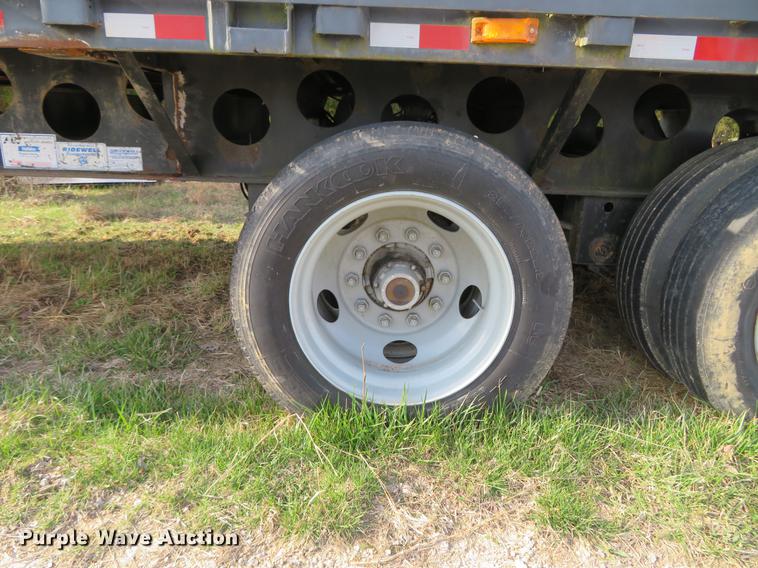 image for item DG3943 2000 Tarasport flatbed trailer