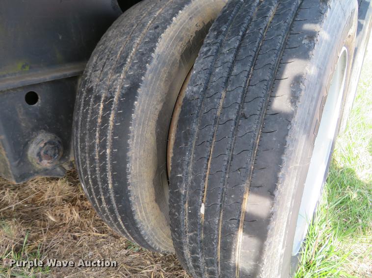 image for item DG3943 2000 Tarasport flatbed trailer