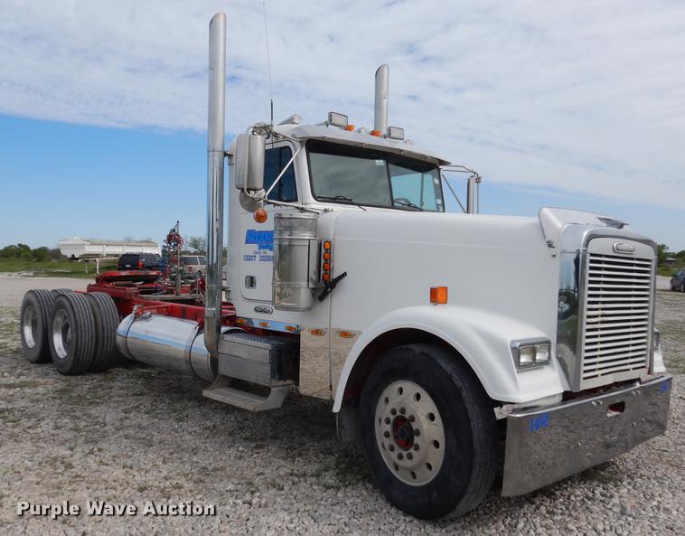 image for item DK9811 1999 Freightliner FLD120 semi truck