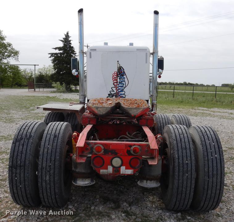 image for item DK9811 1999 Freightliner FLD120 semi truck