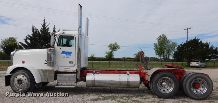 image for item DK9811 1999 Freightliner FLD120 semi truck