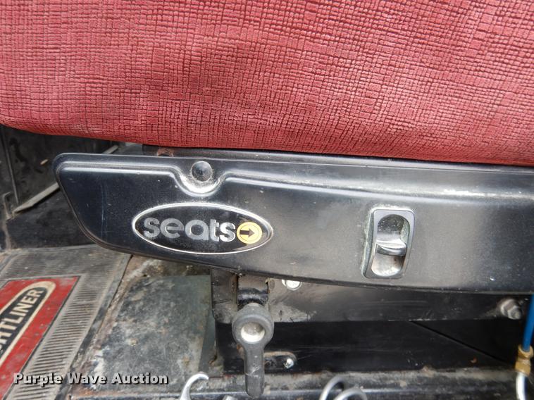 image for item DK9811 1999 Freightliner FLD120 semi truck