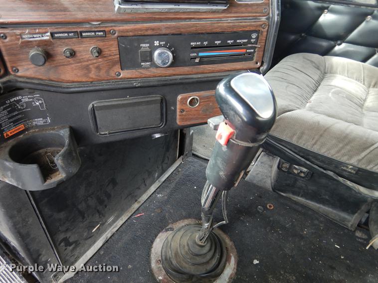 image for item DK9811 1999 Freightliner FLD120 semi truck