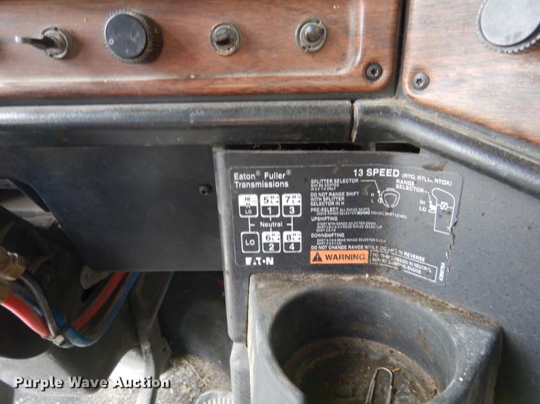 image for item DK9811 1999 Freightliner FLD120 semi truck