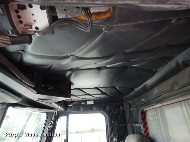 image for item DK9811 1999 Freightliner FLD120 semi truck