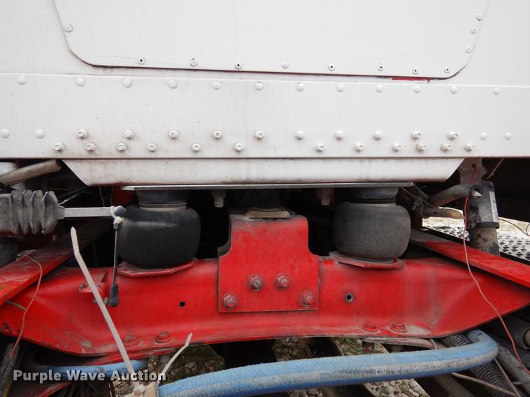 image for item DK9811 1999 Freightliner FLD120 semi truck