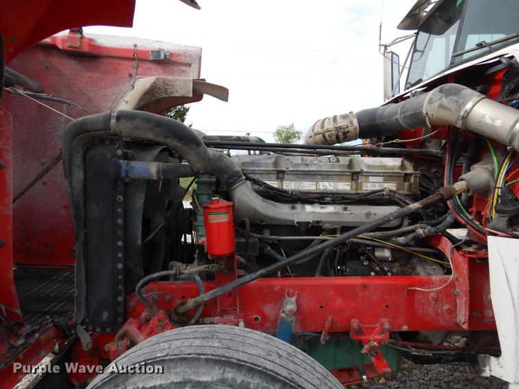 image for item DK9811 1999 Freightliner FLD120 semi truck