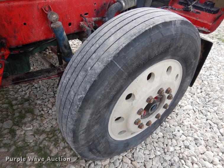 image for item DK9811 1999 Freightliner FLD120 semi truck