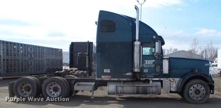 image for item EJ9048 1997 Freightliner Classic XL semi truck