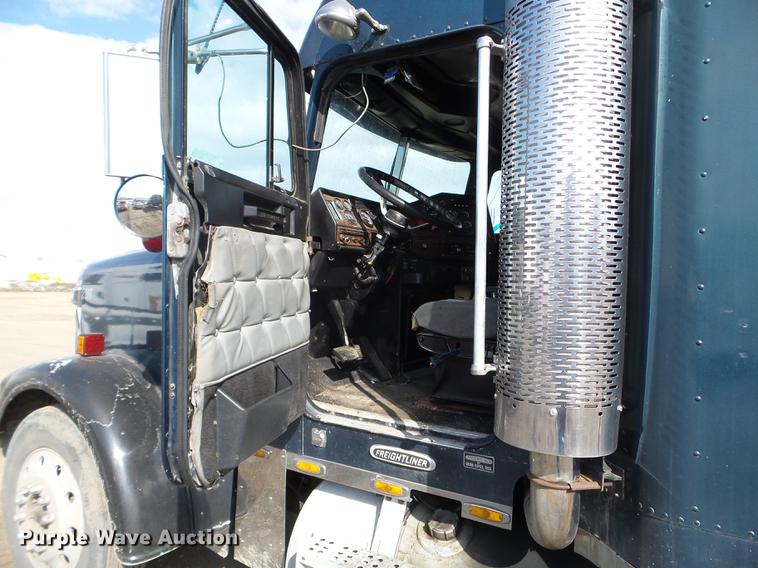 image for item EJ9048 1997 Freightliner Classic XL semi truck