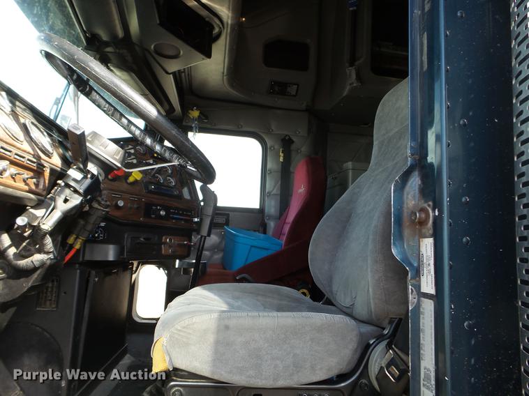 image for item EJ9048 1997 Freightliner Classic XL semi truck