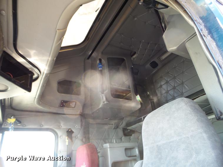 image for item EJ9048 1997 Freightliner Classic XL semi truck