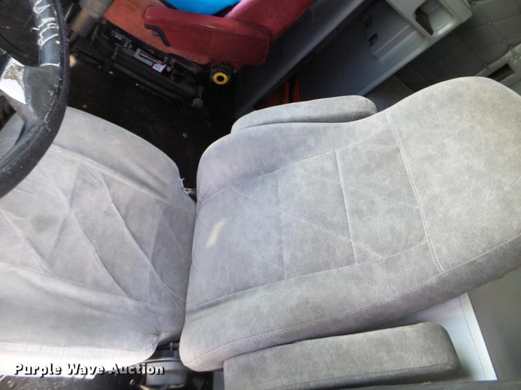 image for item EJ9048 1997 Freightliner Classic XL semi truck