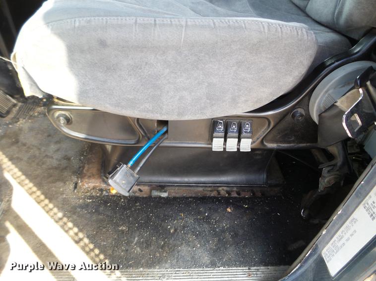 image for item EJ9048 1997 Freightliner Classic XL semi truck