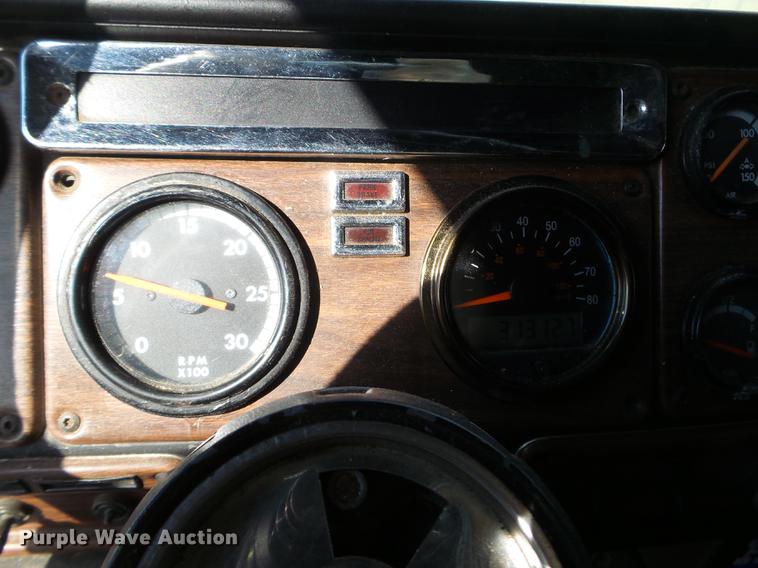 image for item EJ9048 1997 Freightliner Classic XL semi truck