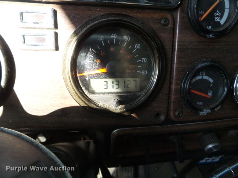 image for item EJ9048 1997 Freightliner Classic XL semi truck