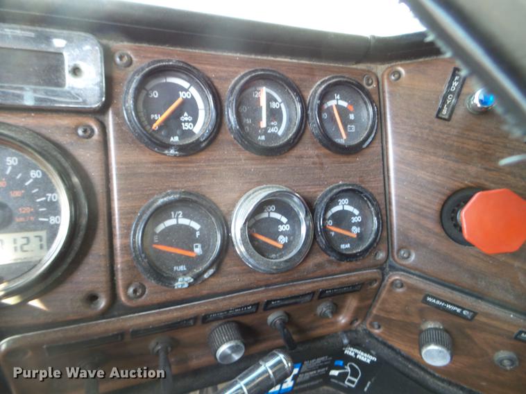 image for item EJ9048 1997 Freightliner Classic XL semi truck