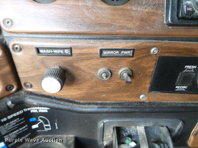 image for item EJ9048 1997 Freightliner Classic XL semi truck