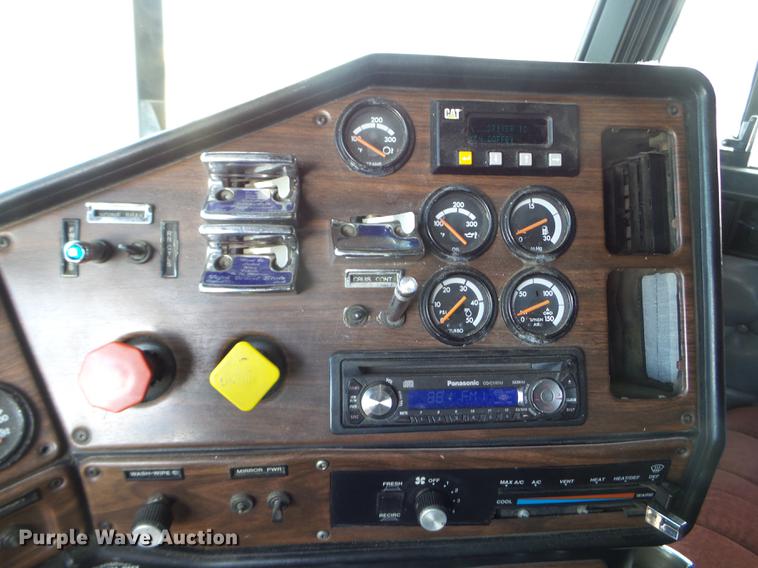 image for item EJ9048 1997 Freightliner Classic XL semi truck