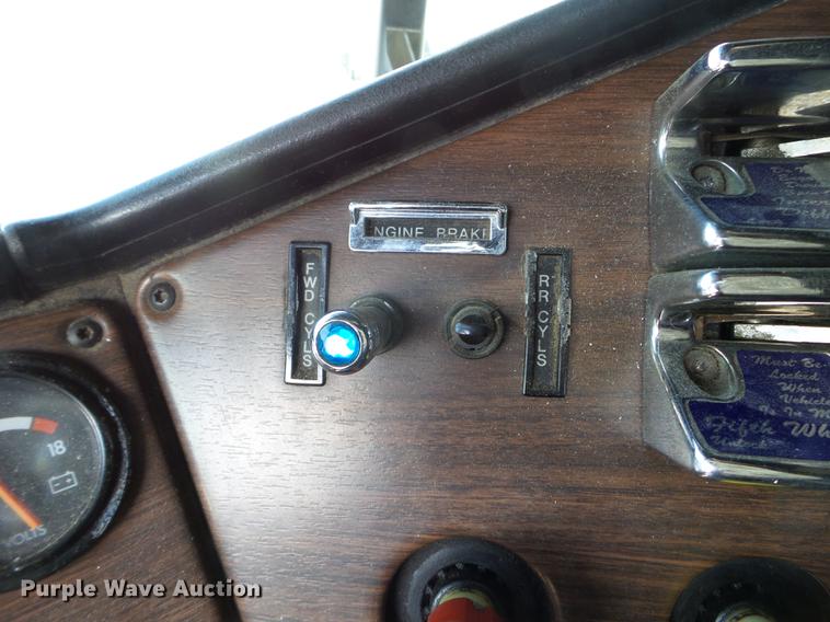 image for item EJ9048 1997 Freightliner Classic XL semi truck