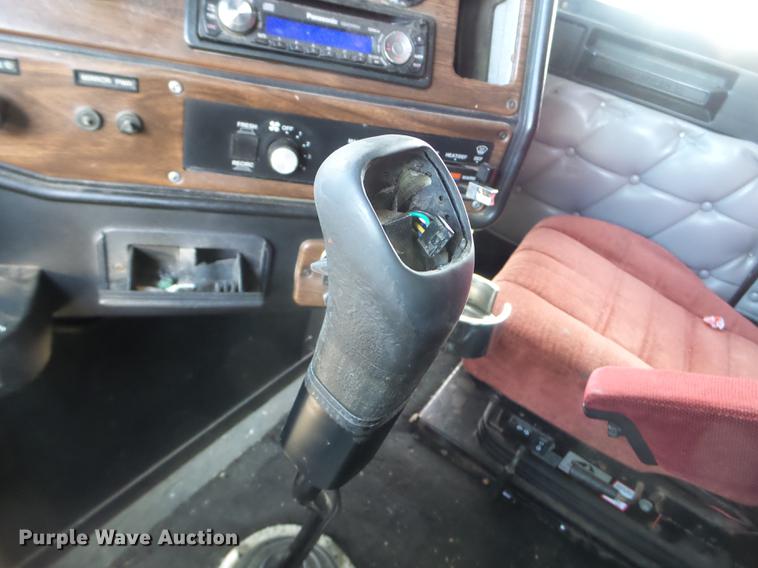 image for item EJ9048 1997 Freightliner Classic XL semi truck