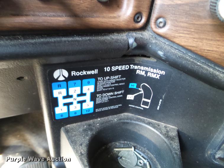 image for item EJ9048 1997 Freightliner Classic XL semi truck