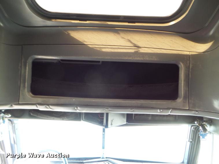 image for item EJ9048 1997 Freightliner Classic XL semi truck