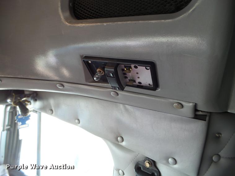 image for item EJ9048 1997 Freightliner Classic XL semi truck