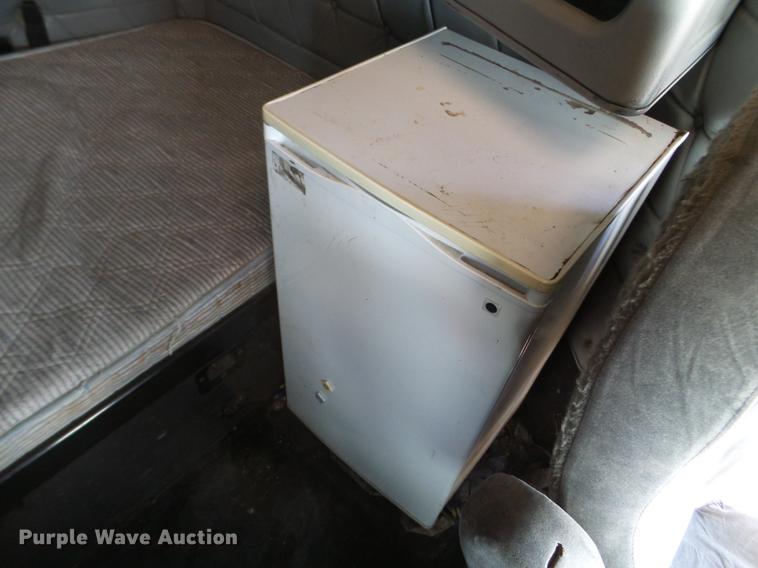 image for item EJ9048 1997 Freightliner Classic XL semi truck