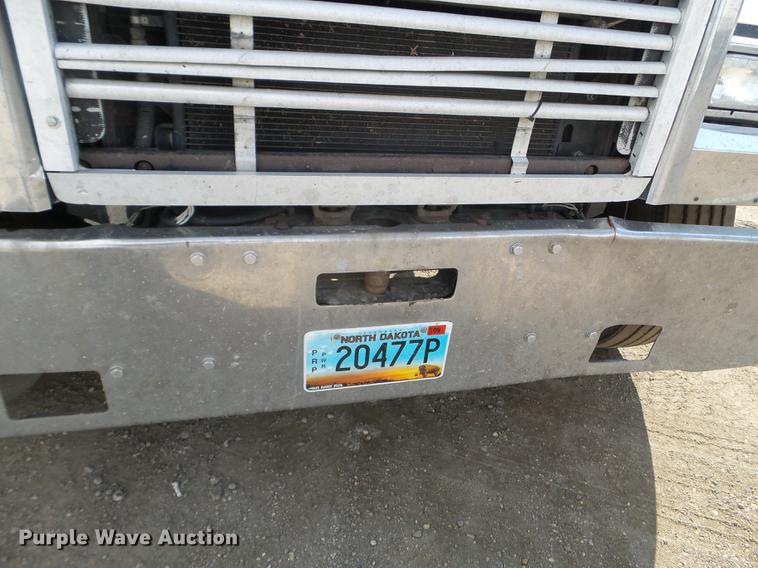 image for item EJ9048 1997 Freightliner Classic XL semi truck