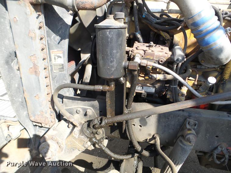 image for item EJ9048 1997 Freightliner Classic XL semi truck