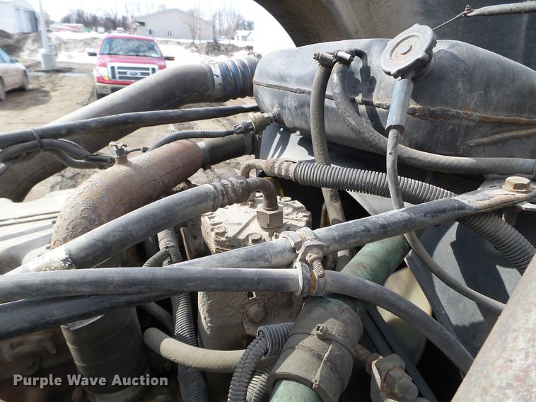 image for item EJ9048 1997 Freightliner Classic XL semi truck