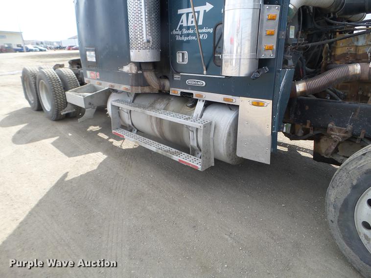 image for item EJ9048 1997 Freightliner Classic XL semi truck