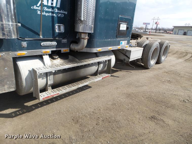 image for item EJ9048 1997 Freightliner Classic XL semi truck