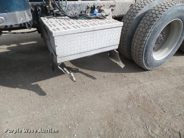 image for item EJ9048 1997 Freightliner Classic XL semi truck