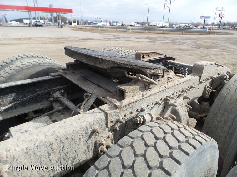 image for item EJ9048 1997 Freightliner Classic XL semi truck