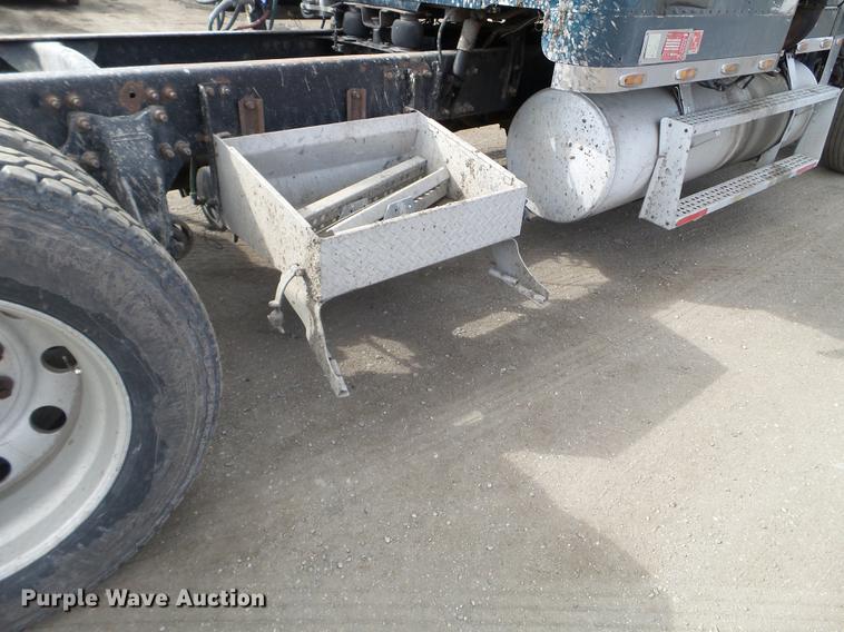 image for item EJ9048 1997 Freightliner Classic XL semi truck