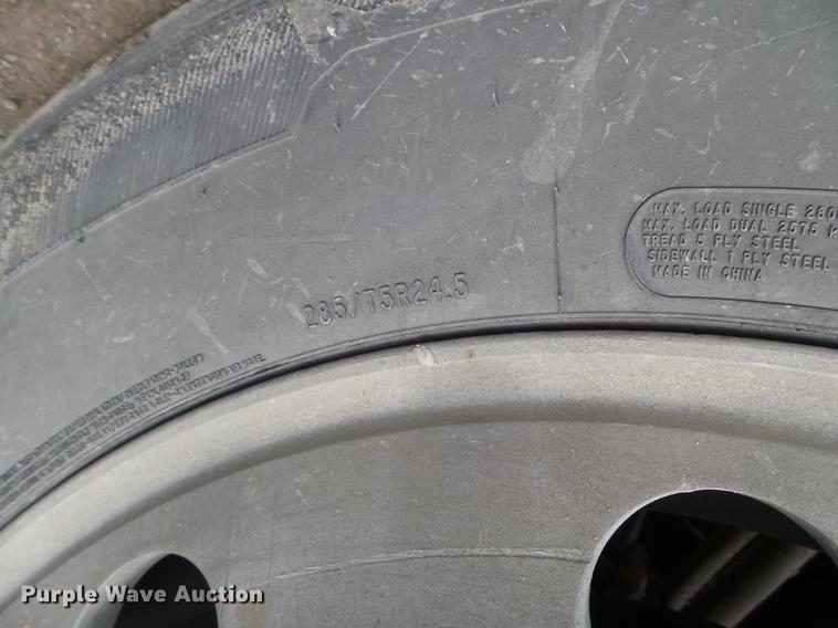 image for item EJ9048 1997 Freightliner Classic XL semi truck