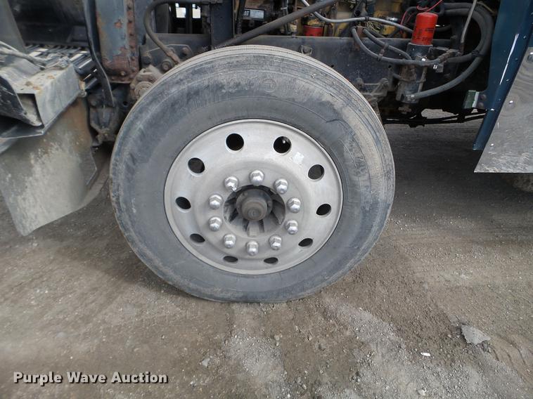 image for item EJ9048 1997 Freightliner Classic XL semi truck