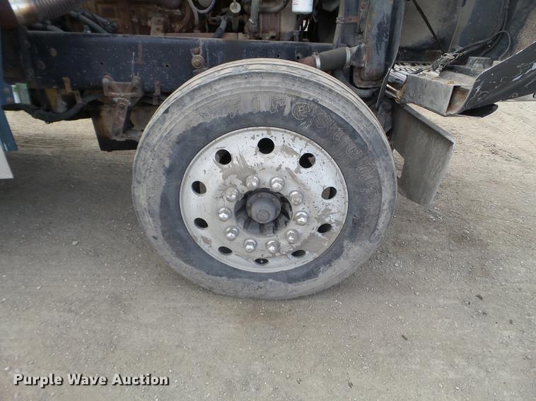 image for item EJ9048 1997 Freightliner Classic XL semi truck