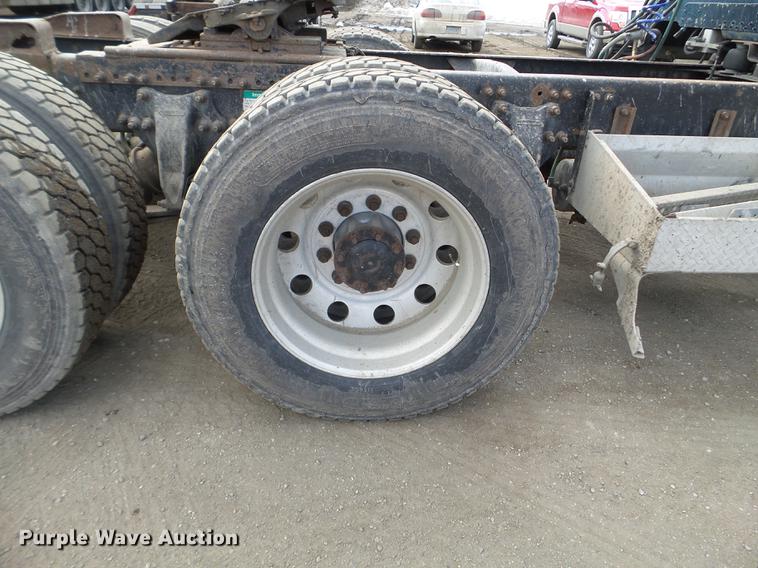 image for item EJ9048 1997 Freightliner Classic XL semi truck