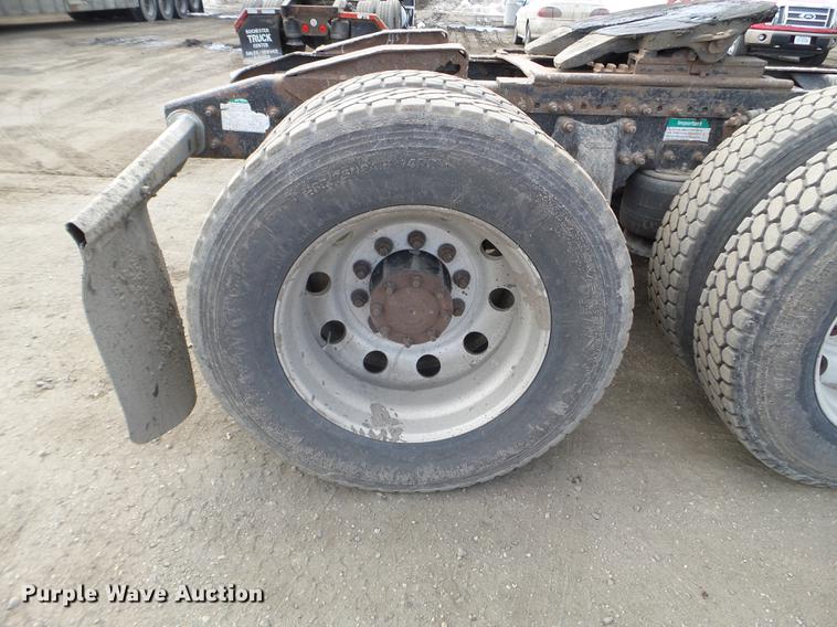 image for item EJ9048 1997 Freightliner Classic XL semi truck